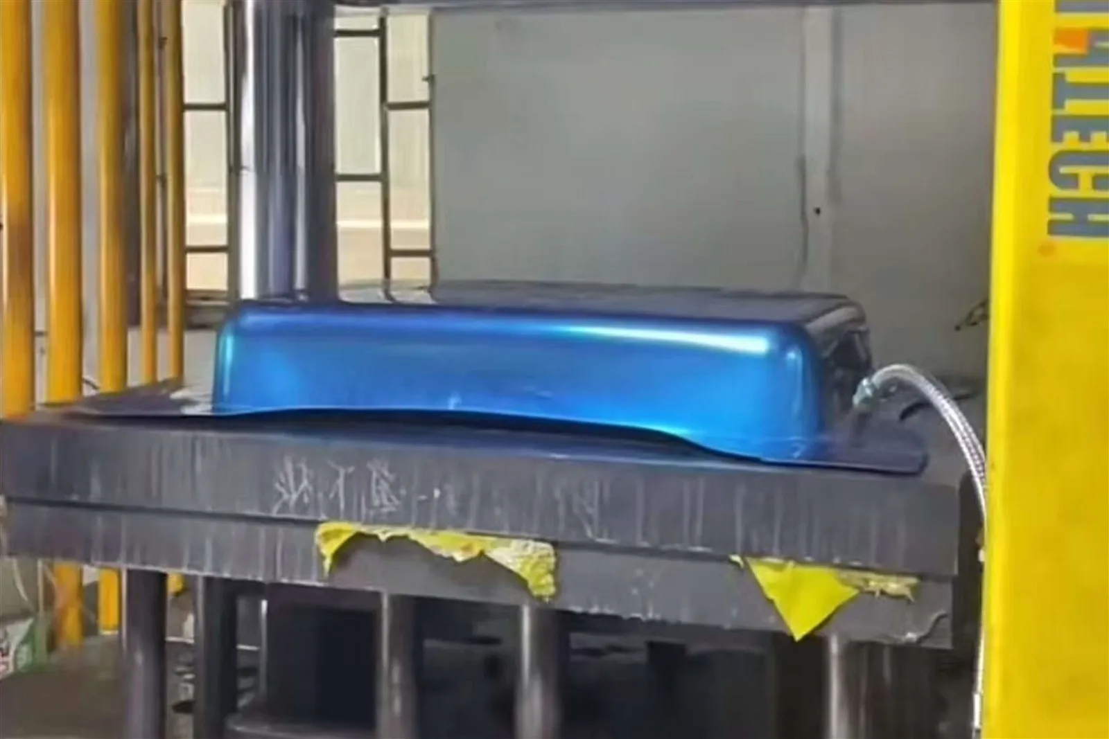 Stainless steel plate forming hydraulic press Stainless steel plate forming hydraulic press