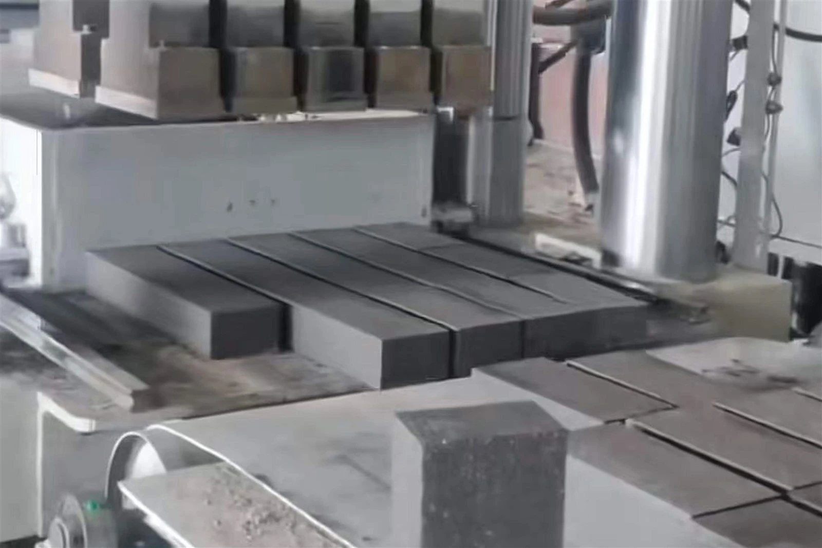 Pressing refractory bricks using a hydraulic press Pressing refractory bricks using a hydraulic press