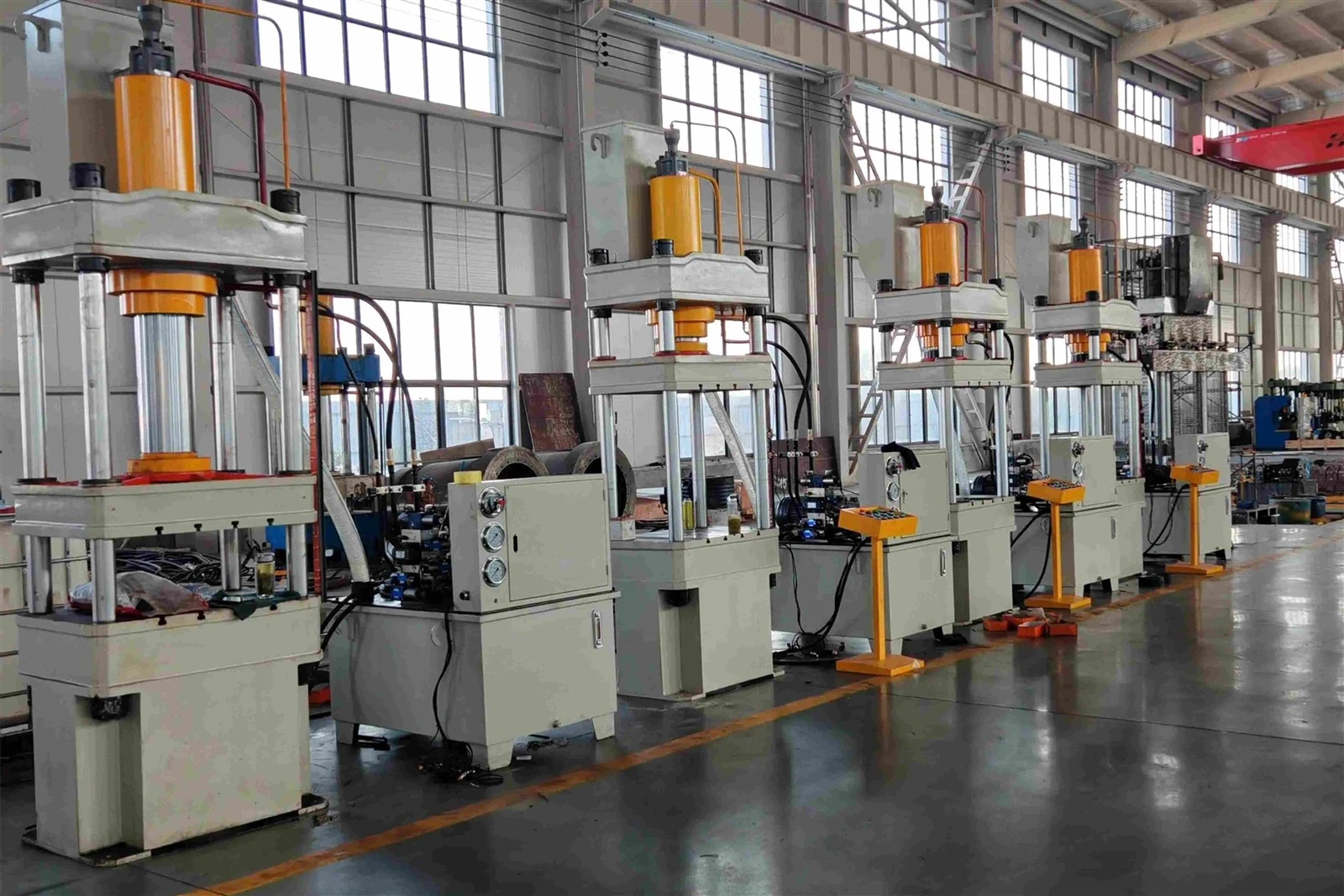 Four-column hydraulic press Four-column hydraulic press