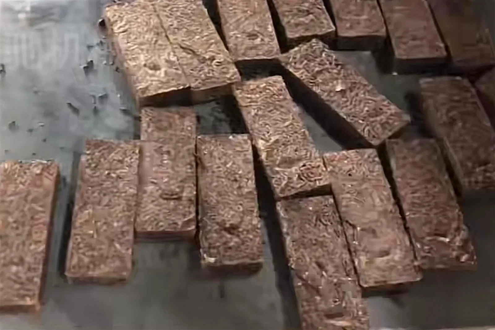 Tea brick forming hydraulic press