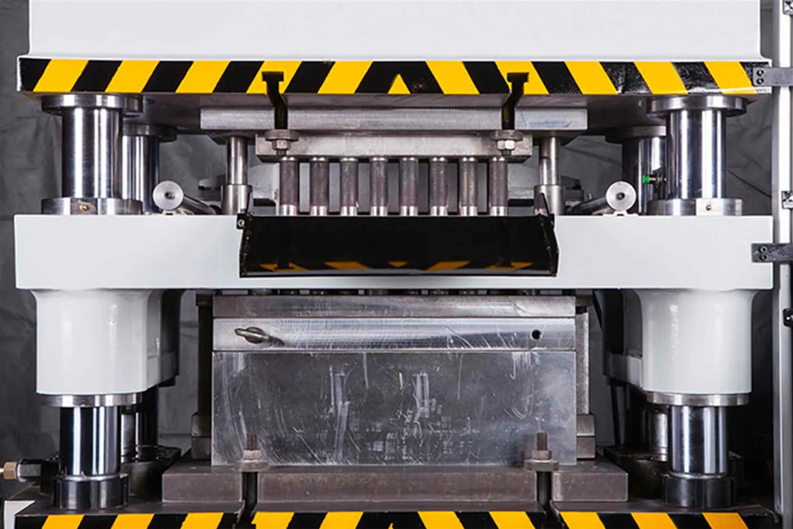 Hydraulic press details Hydraulic press details