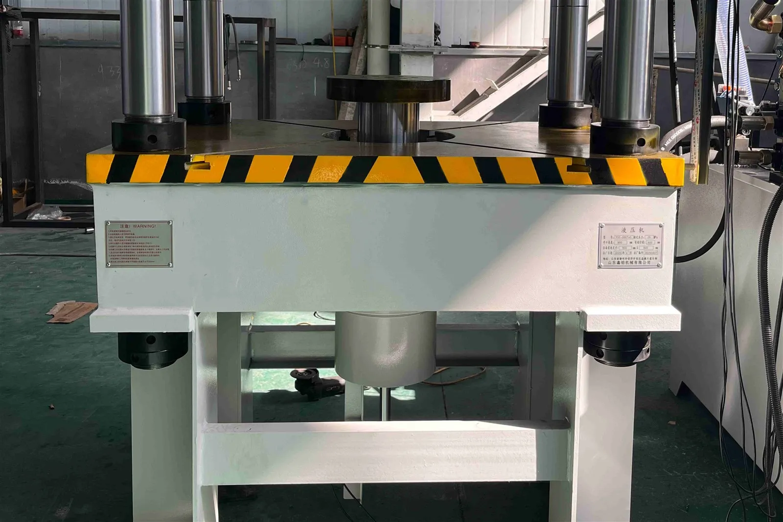 Hydraulic press lower cylinder details Hydraulic press lower cylinder details