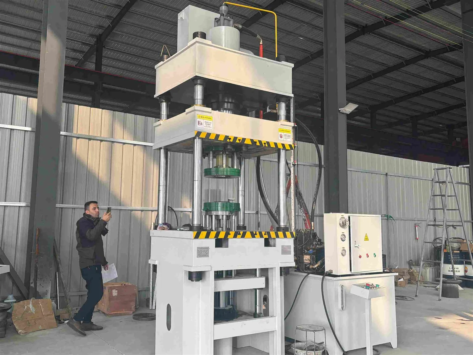 Turkish customer inspects hydraulic press Turkish customer inspects hydraulic press
