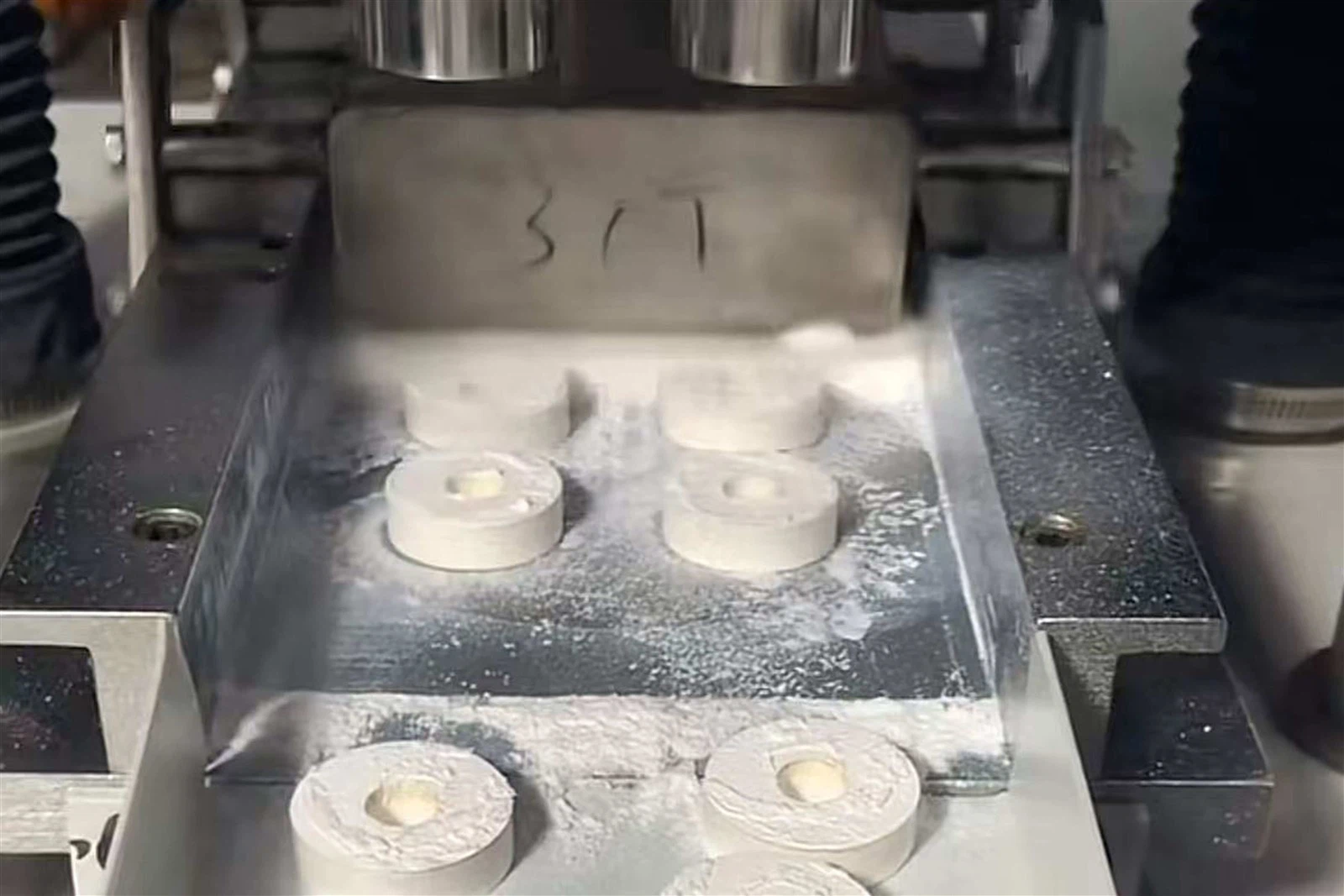 Powder forming hydraulic press Powder forming hydraulic press