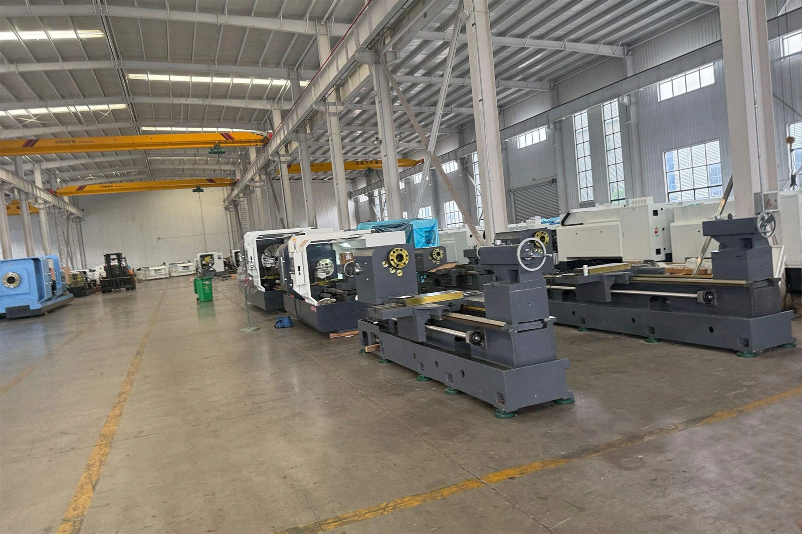 Economical horizontal lathe Economical horizontal lathe