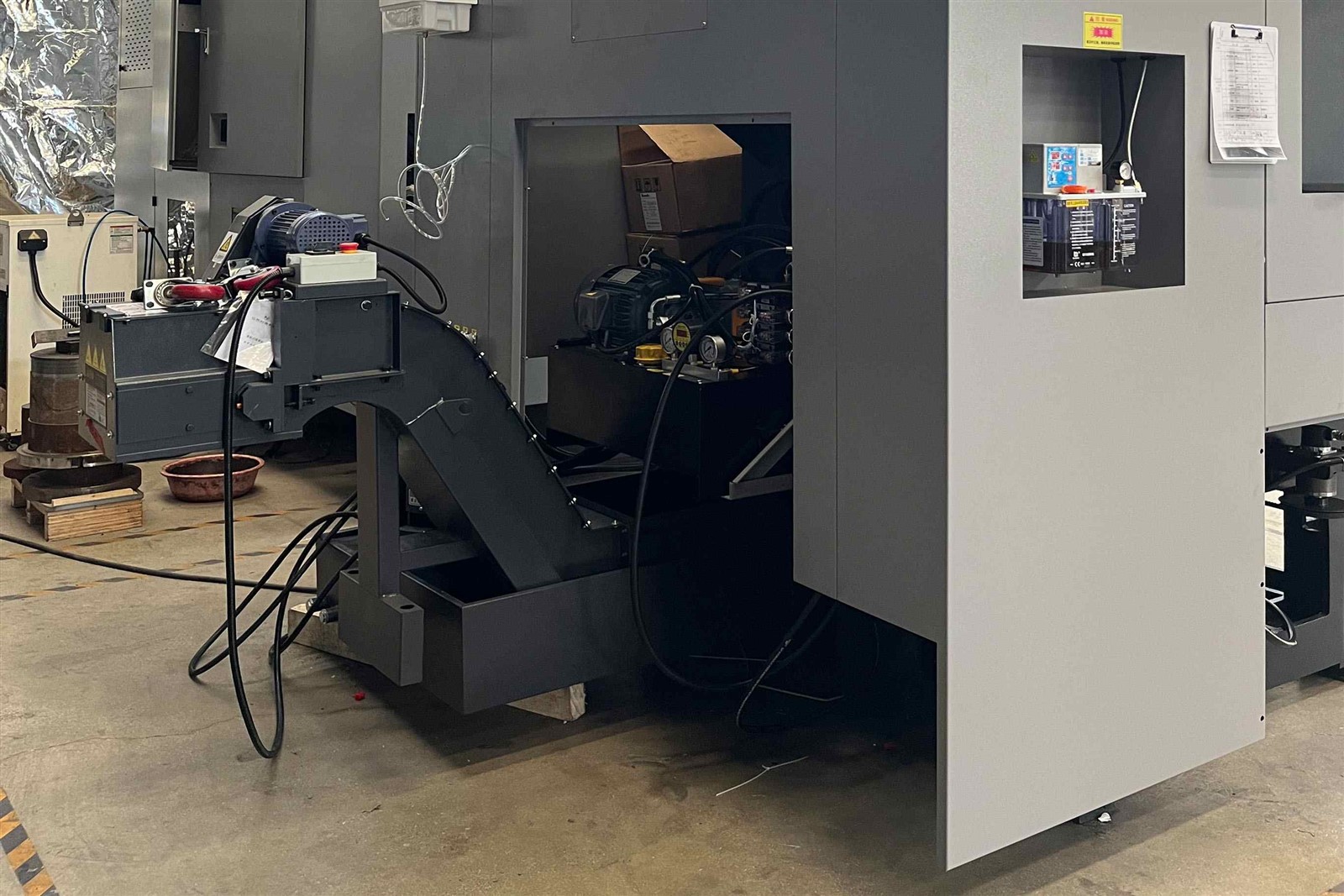 CNC vertical lathe optional chip removal system CNC vertical lathe optional chip removal system