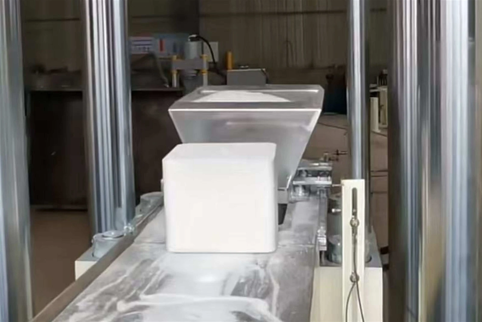 Details of the Salt Brick Hydraulic Press Mold Details of the Salt Brick Hydraulic Press Mold