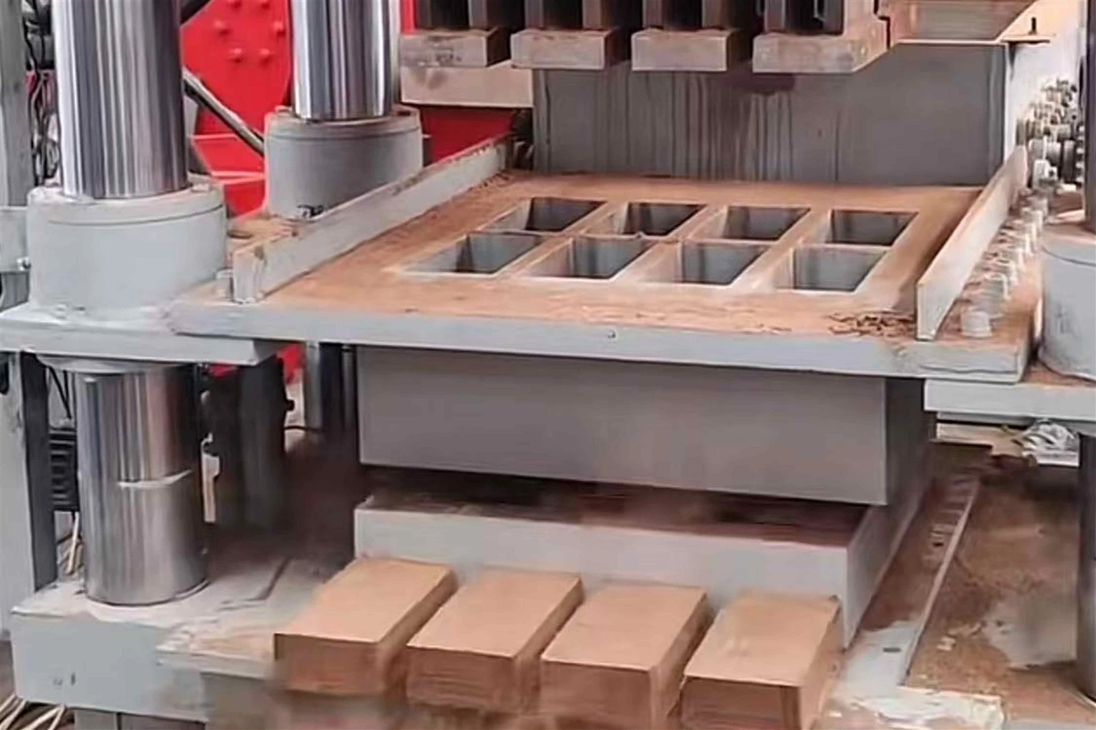 Pressing coco peat bricks using a hydraulic press Pressing coco peat bricks using a hydraulic press